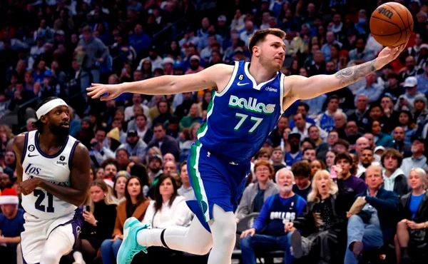 Luka Doncic atuando pelo Dallas Mavericks - Metrópoles