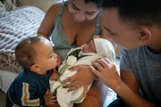 João Gomes encanta ao mostrar encontro dos filhos na maternidade João Gomes encanta ao mostrar encontro dos filhos na maternidade