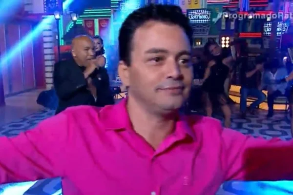 Ratinho ignora suposto cantor bêbado durante programa. Entenda