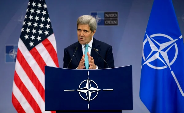 Otan está pronta para reforçar luta contra Estado Islâmico, diz Kerry