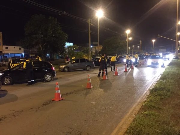 Detran apreende 193 veículos e autua 55 motoristas na Lei Seca