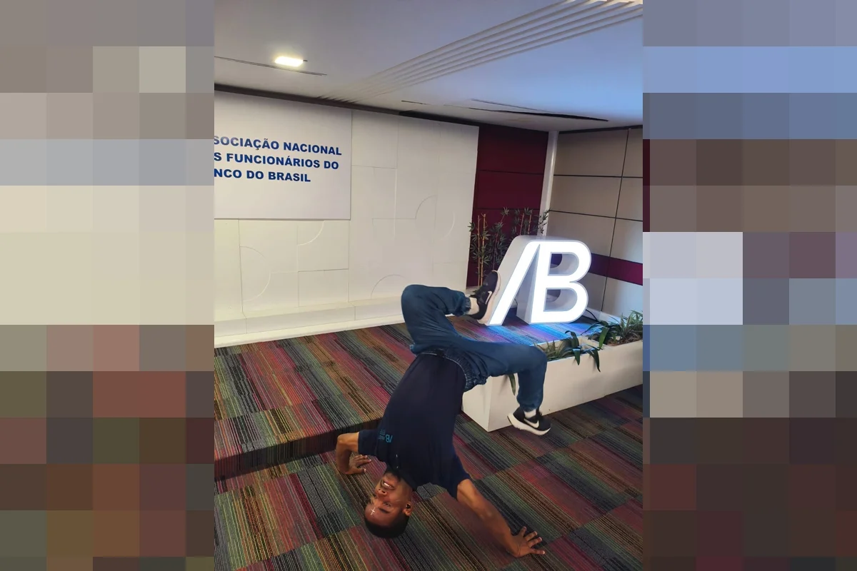 Jeferson foi selecionado pelo professor Carlos Alexandre Borges para integrar o grupo. Para o jovem, levar sua dança para o exterior representa a validação de todo o seu esforço Jeferson foi selecionado pelo professor Carlos Alexandre Borges para integrar o grupo. Para o jovem, levar sua dança para o exterior representa a validação de todo o seu esforço