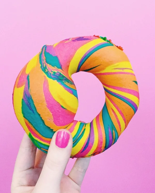Padaria em Nova York é pioneira na invenção bagel arco-íris
