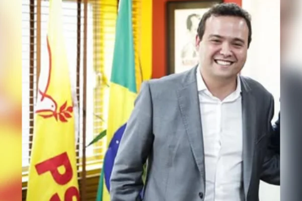 Presidente do PSB indica mãe como suplente e gera atrito com PT em MG
