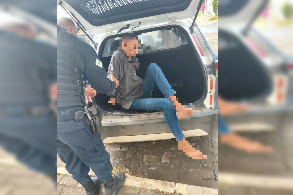 Homem foi preso ao descer de ônibus Homem foi preso ao descer de ônibus