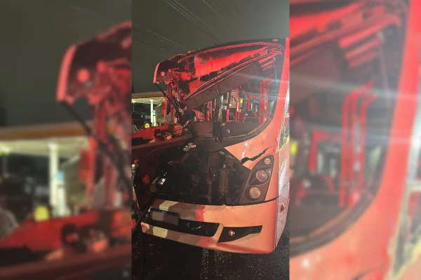 Não houveram mortes. Colisão entre os ônibus aconteceu por volta das 19h, no km 222 da BR 116, em Guarulhos, sentido Rio de Janeiro - Metrópoles