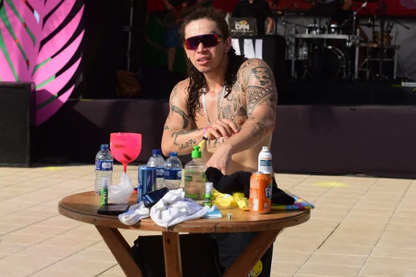 Whindersson curte Farofa da GKay com amigos e ex-BBBs. Veja vídeo