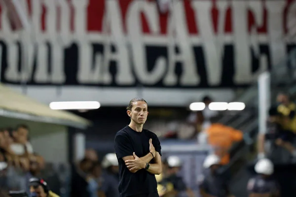 Filipe Luís avalia peso de erros na briga pelo título do Brasileirão