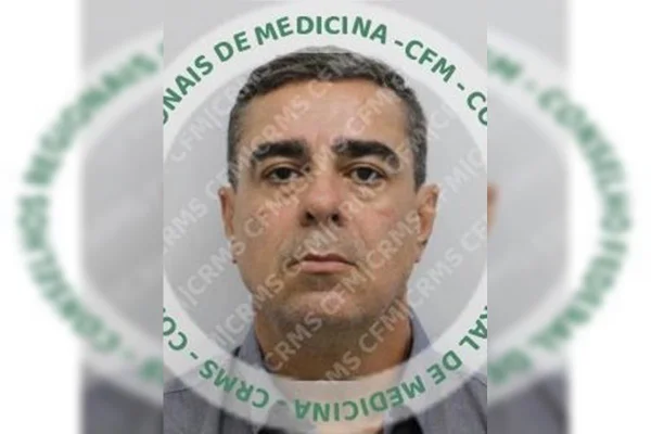 Foto colorida de médico Walter Jose Roberte Borges - Metrópoles