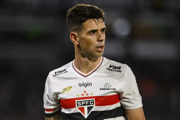 Foto colorida de Oscar, meia do São Paulo - Metrópoles