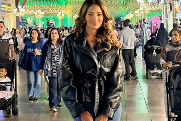 "Estamos sob ataque", conta Ariadna Arantes, que está presa em Dubai - Metrópoles
