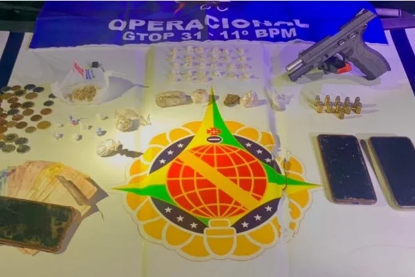 PMDF prende dupla com 89 pedras de crack, cocaína, maconha e pistola