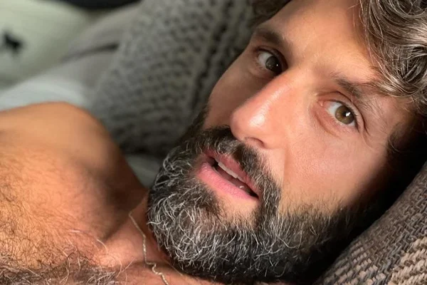 Quem é Marco Calvani, o namorado de Marco Pigossi