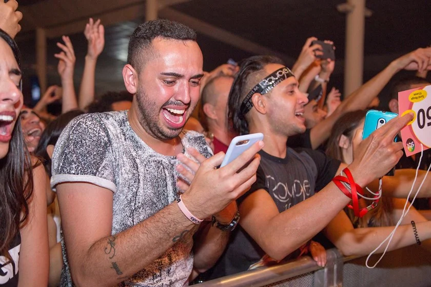Plateia se emocionou ao som de Rouge Plateia se emocionou ao som de Rouge