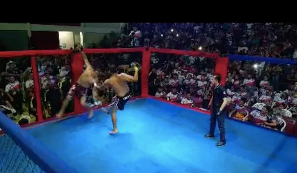 Prefeito leva briga política para luta de MMA e apanha de ex-vereador