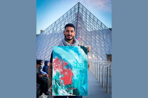 Artista Felipe Bittar no Louvre - Metrópoles