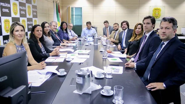 Primeira ação da CPI do Feminicídio tem visita de cortesia à PCDF