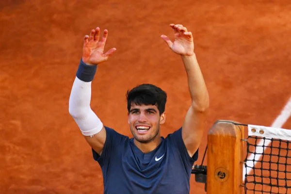 Carlos Alcaraz bate Zverev e conquista Roland Garros pela primeira vez