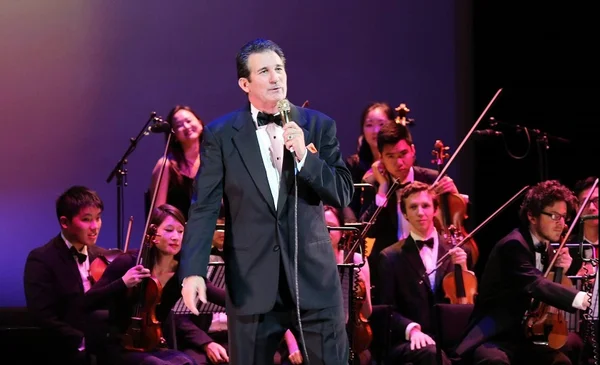 Maior cover de Frank Sinatra, Rick Michel faz show em Brasília