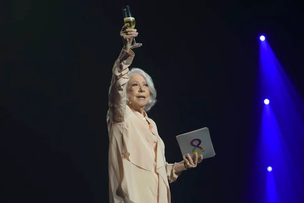 Para festejar os 90 anos, Fernanda Montenegro lança livro de memórias