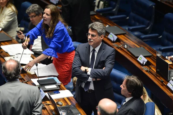 Jucá nega distribuição de cargos em eventual governo Temer