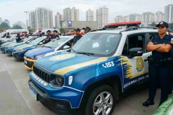 Imagem colorida de viaturas da GCM de São Bernardo do Campo. Alteração para Polícia Municipal foi proibida pela Justiça - Metrópoles