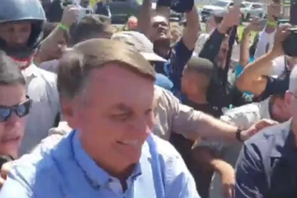 Bolsonaro participa de motociata e Marcha para Jesus no Recife