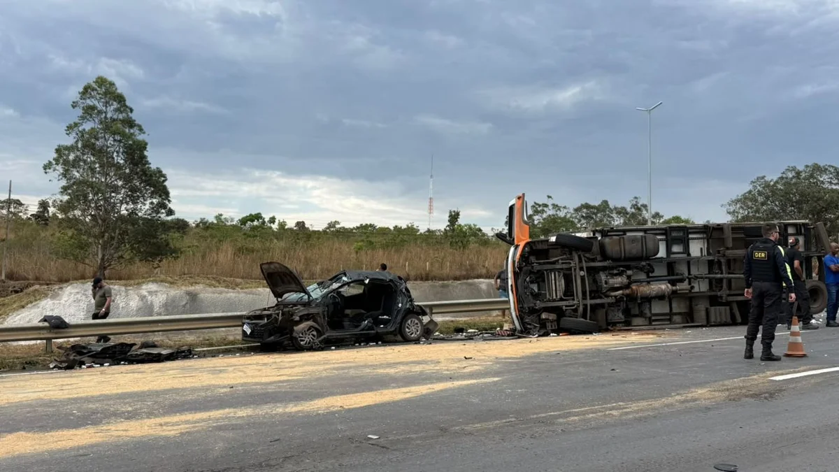 Duas vias na BR-020 foram interditadas Duas vias na BR-020 foram interditadas