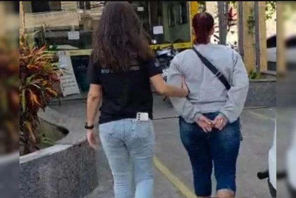 Foragida por tráfico é presa ao visitar filho em presídio no Rio