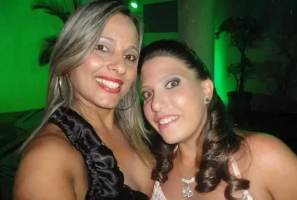 Patrícia Dutra, 48, e Bianca Dutra Fernandes, 28, ficaram presas às ferragens e morreram carbonizadas