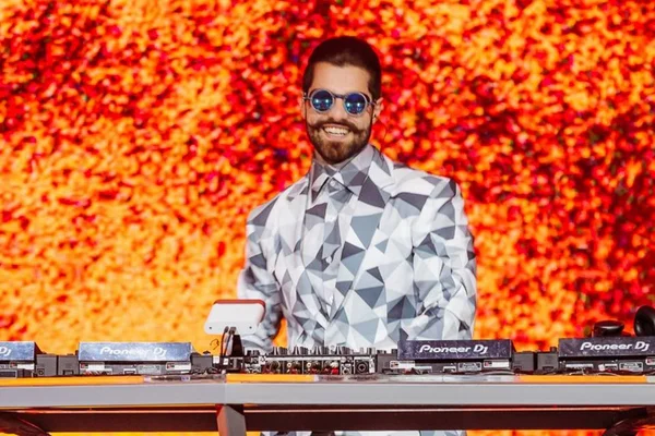 Alok consegue vitória e Justiça ordena volta de clipe ao YouTube