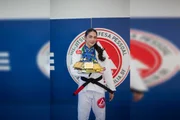 Maria Clara iniciou a jornada nos tatames aos 16 anos e, desde então, acumula conquistas expressivas na modalidade