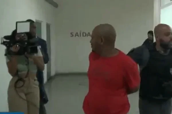 A repórter cinematográfica Anne Poly, da Globo, foi alvo de comentários desrespeitosos