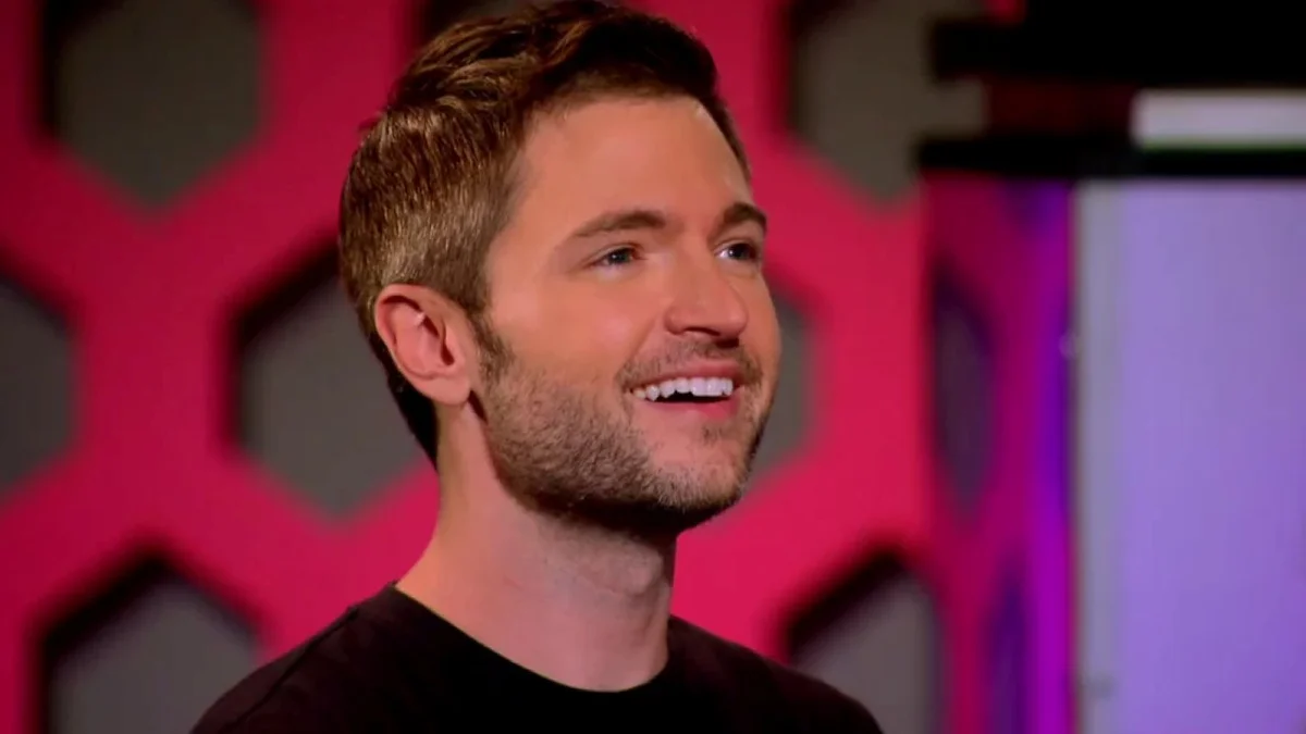 O produtor Lucian Piane, que ganhou notoriedade pelos anos como jurado de RuPaul’s Drag Race, morreu na manhã desta terça-feira (13/10), aos 46 anos, após ter sido atropelado em Glendale, Califórnia, nos Estados Unidos O produtor Lucian Piane, que ganhou notoriedade pelos anos como jurado de RuPaul’s Drag Race, morreu na manhã desta terça-feira (13/10), aos 46 anos, após ter sido atropelado em Glendale, Califórnia, nos Estados Unidos
