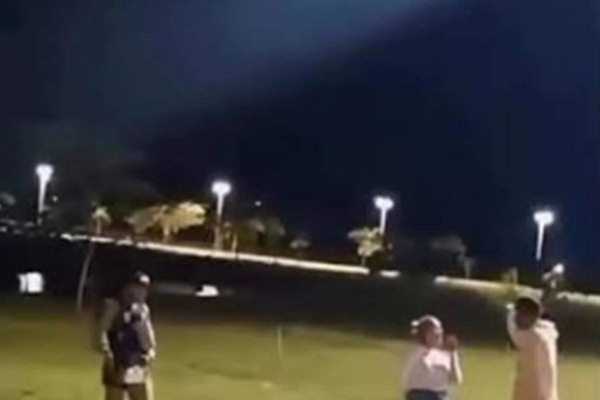 Mulher armada com faca entra em luta corporal com policiais e é presa após jogo da Copa no Triângulo Mineiro