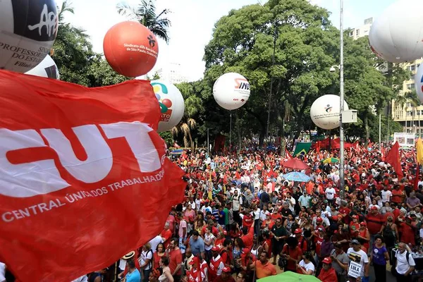 Em Brasília, 30 artistas se revezam no Festival Lula Livre nesta sexta
