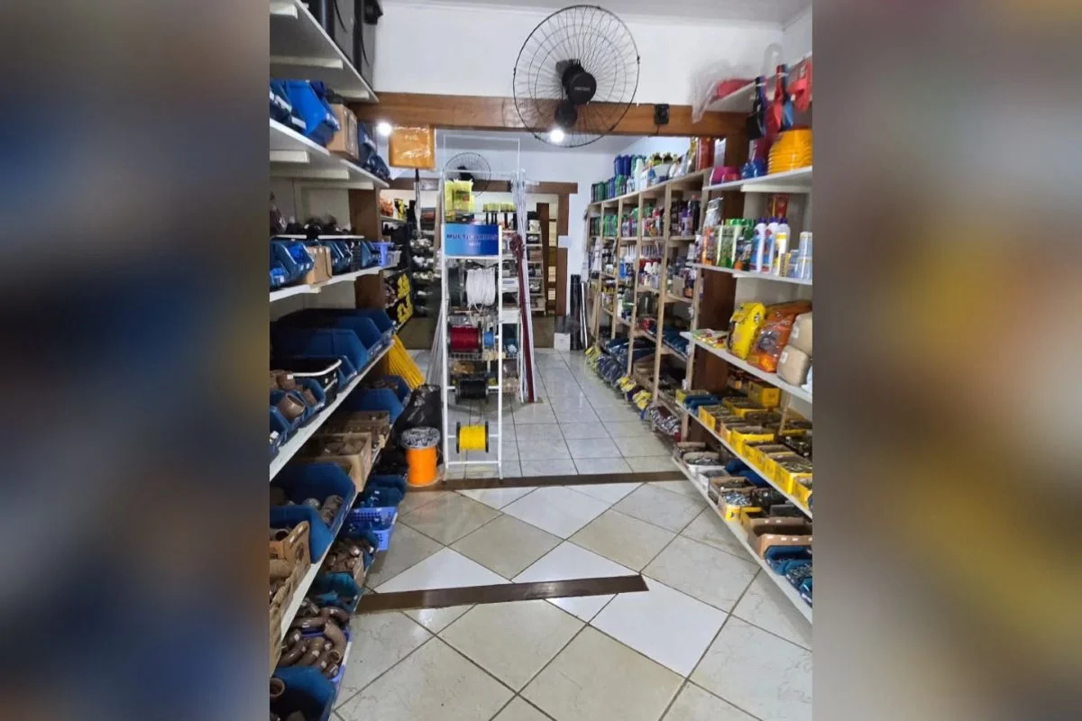 Eliane Alves dos Santos também é dona de um restaurante/pizzaria, um mercado e uma casa de ração no bairro Ubatumirim, em Ubatuba, litoral norte de São Paulo Eliane Alves dos Santos também é dona de um restaurante/pizzaria, um mercado e uma casa de ração no bairro Ubatumirim, em Ubatuba, litoral norte de São Paulo