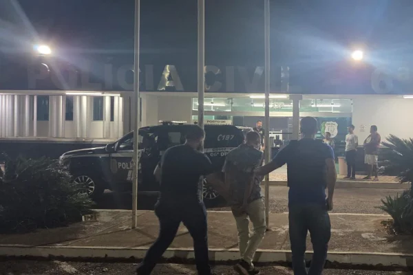 Suspeitos presos durante a operação da PCDF