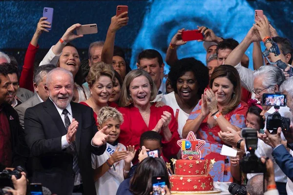 PT, 43 anos: Lula diz que governa com “democracia em toda sua essência”