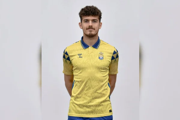 Foto colorida de Zeben Ramos, zagueiro do Las Palmas - Metrópoles