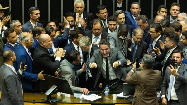 A ética seletiva pune três mas perdoa o motim inteiro