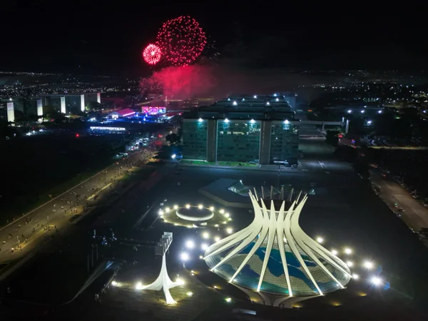 Queima de fogos na Esplanada dos Ministérios
