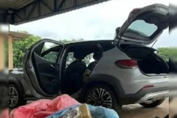 Médica é presa com mais de 70 kg de drogas em frente às filhas