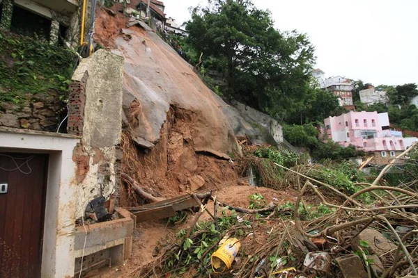Veja imagens da destruição causada pelo temporal no Rio de Janeiro
