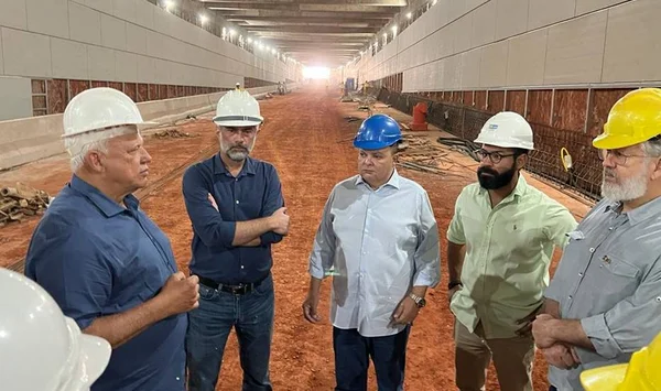 Após 1 ano, Ibaneis acompanha liberação do tráfego no viaduto da Samdu