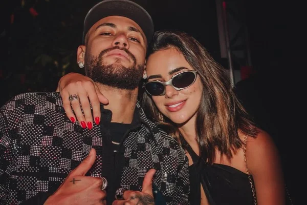 Bruna Biancardi e Neymar posam juntos - Metrópoles