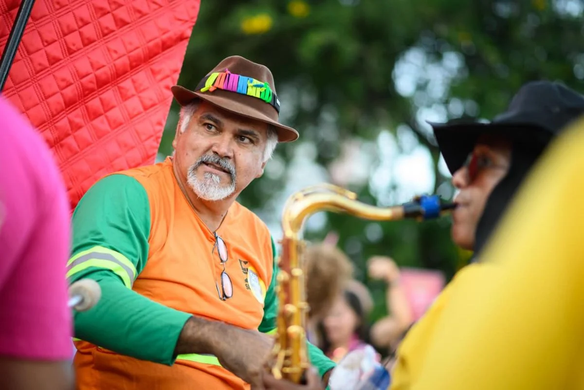 Maestro Fabiano Medeiros comanda a orquestra Marafreboi Maestro Fabiano Medeiros comanda a orquestra Marafreboi