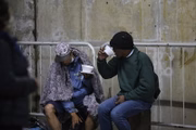 População de rua conta com doações para lidar com frio e fome 