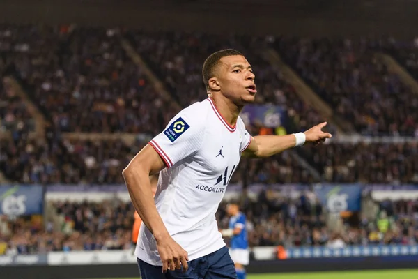 Mbappé faz 2 contra o Strasbourg