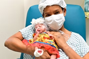 Solange Oliveira, com a pequena Heloise